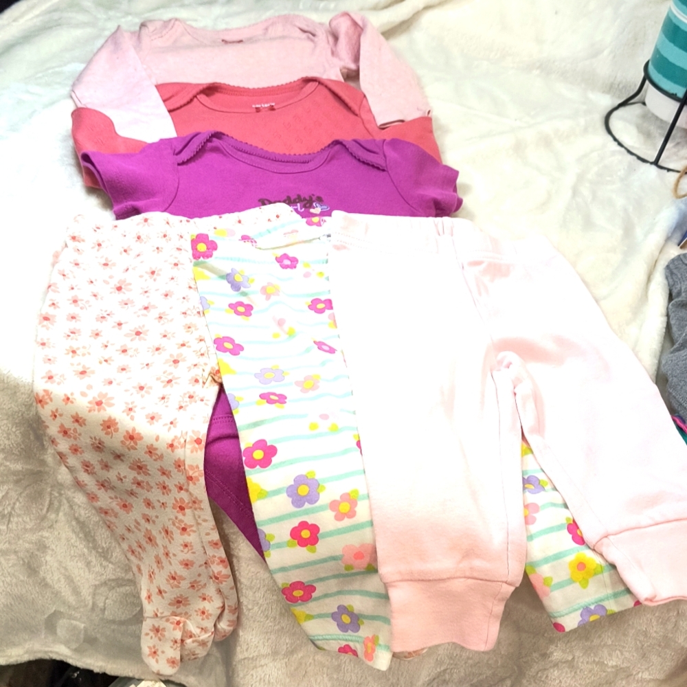 6 piece baby girl bundle, 6 month, 3 onesies, 3 pants, EUC